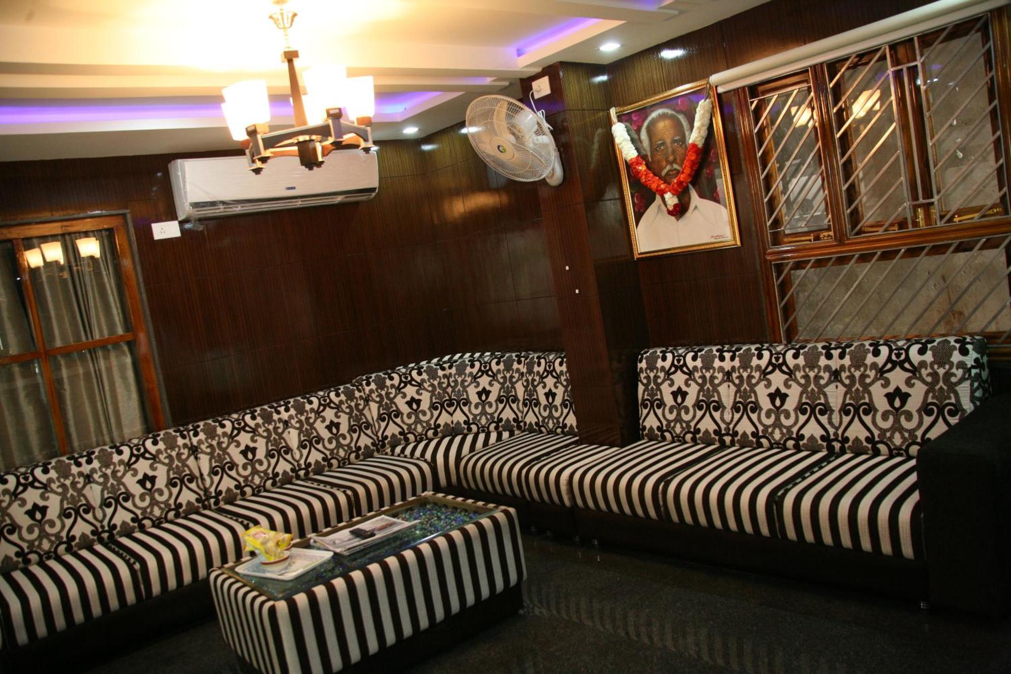 Kvp Inn Tirupati Exterior foto
